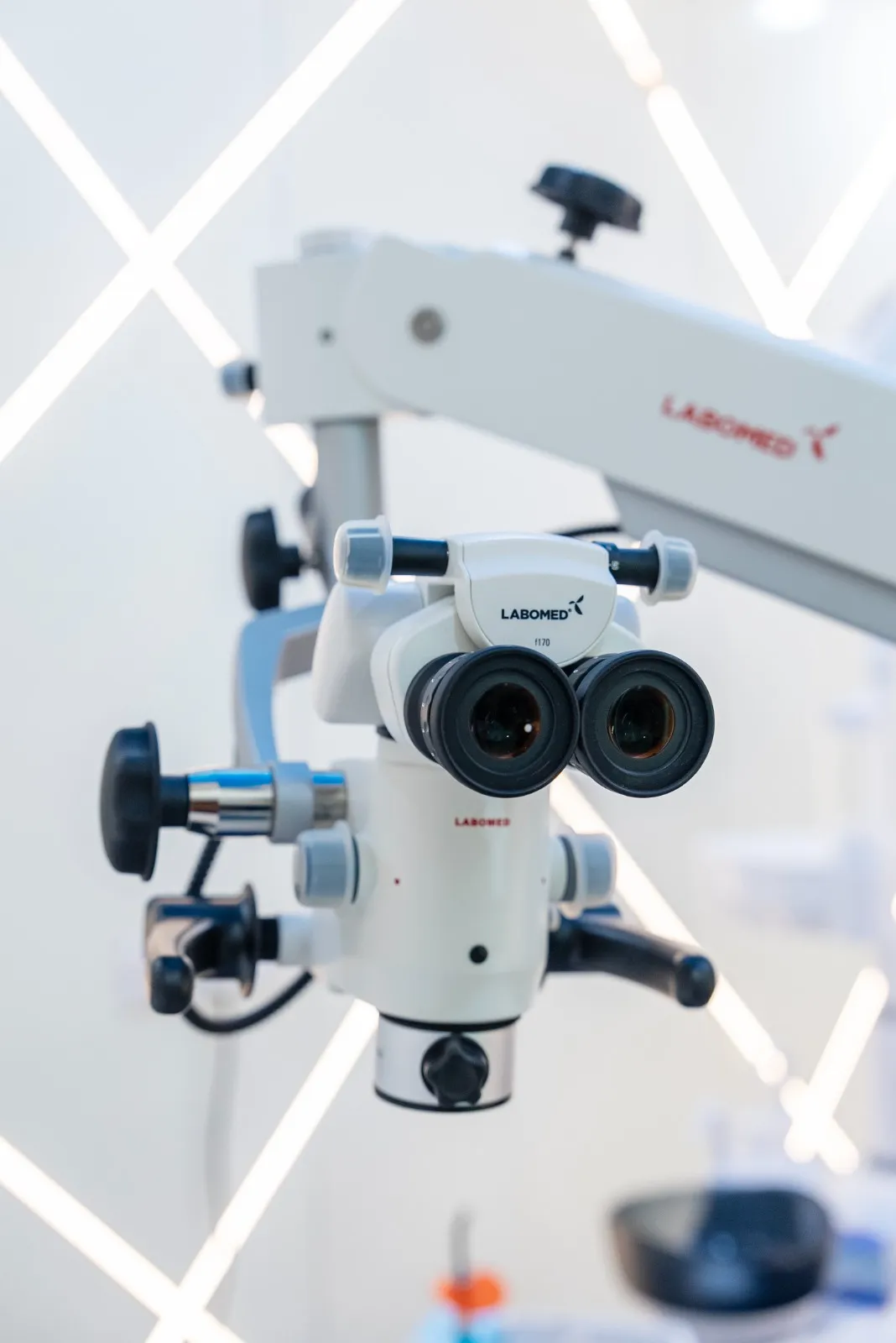 Labomed endodontic microscope